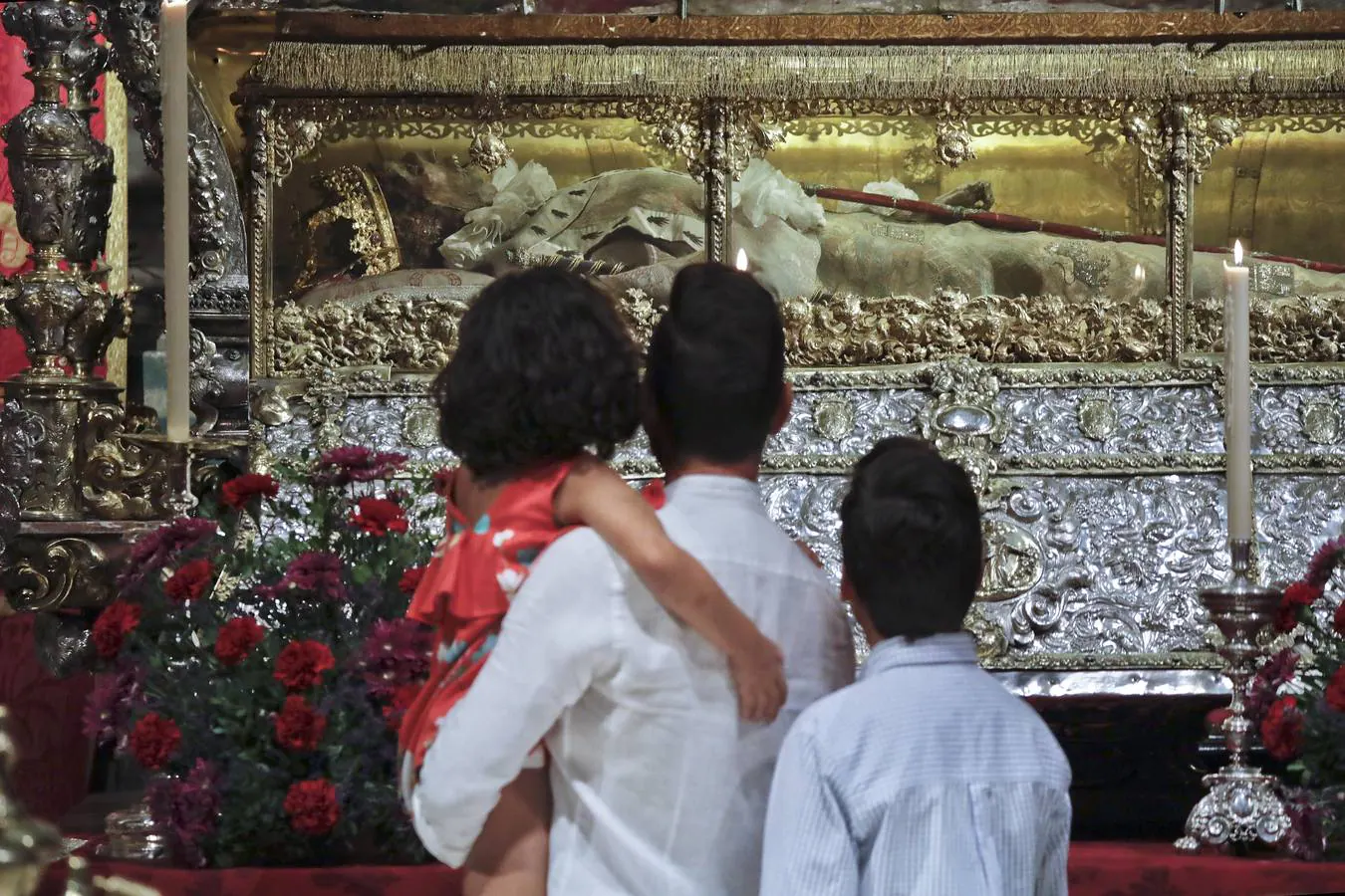 La apertura de la urna de San Fernando, epílogo a los cultos a la Virgen de los Reyes